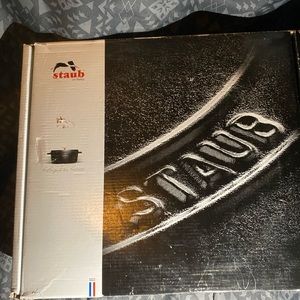 Staub cast iron pot BRAND NEW